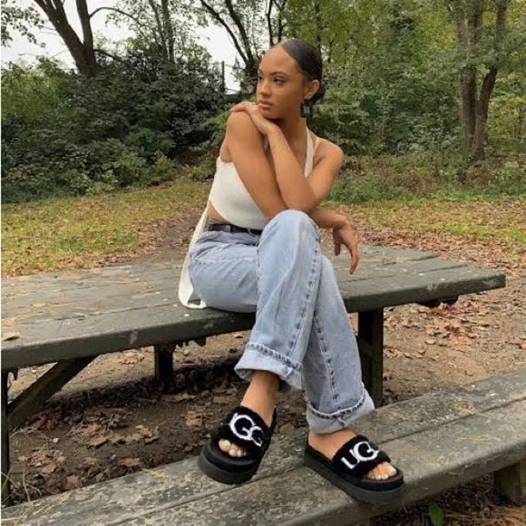 UGG Logo Black Laton Fur Slide - Picture 3 of 12